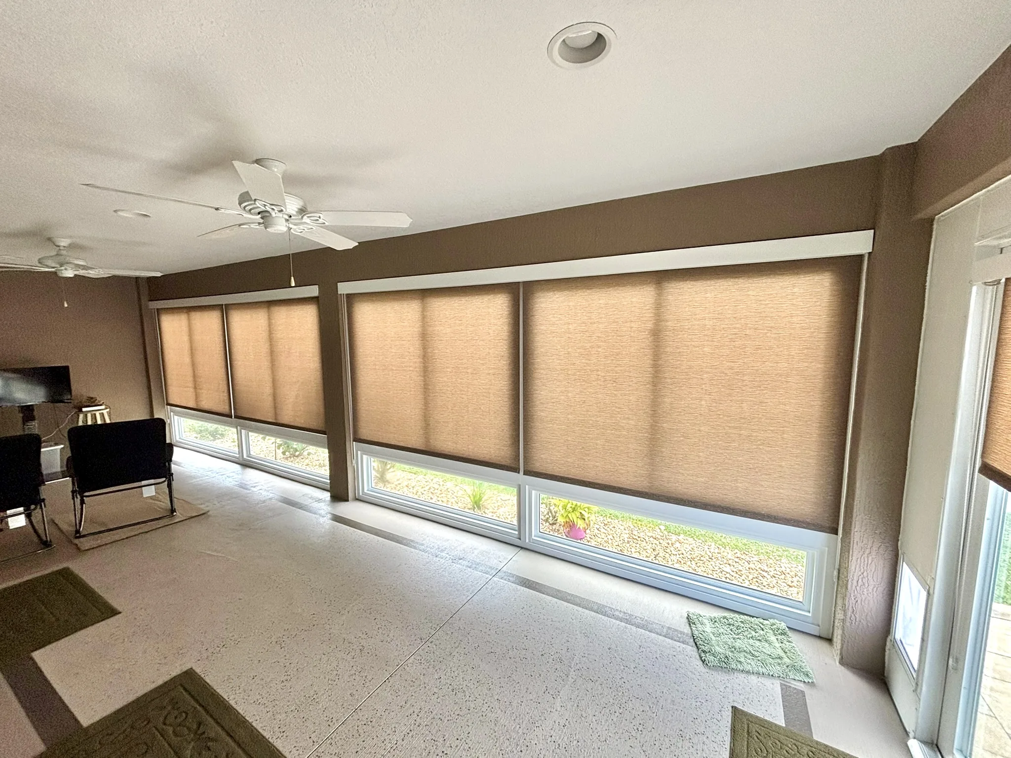 Motorized light-filtering lanai shades for sun protection and privacy